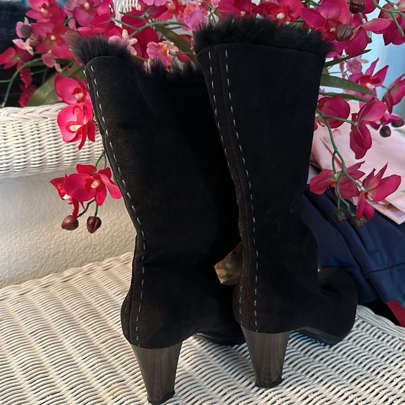 LIKE NEW AQUATALIA “PRINCE” suede/rabbit fur trim boots. Black. Size 9.5 EUC - Picture 4 of 10